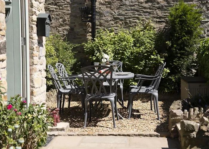 Theaked Stones * Leyburn