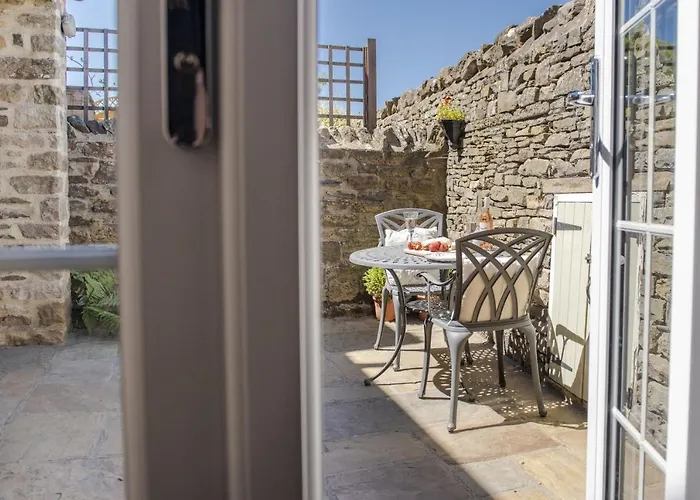 Holiday home Theaked Stones