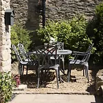 Theaked Stones * Leyburn